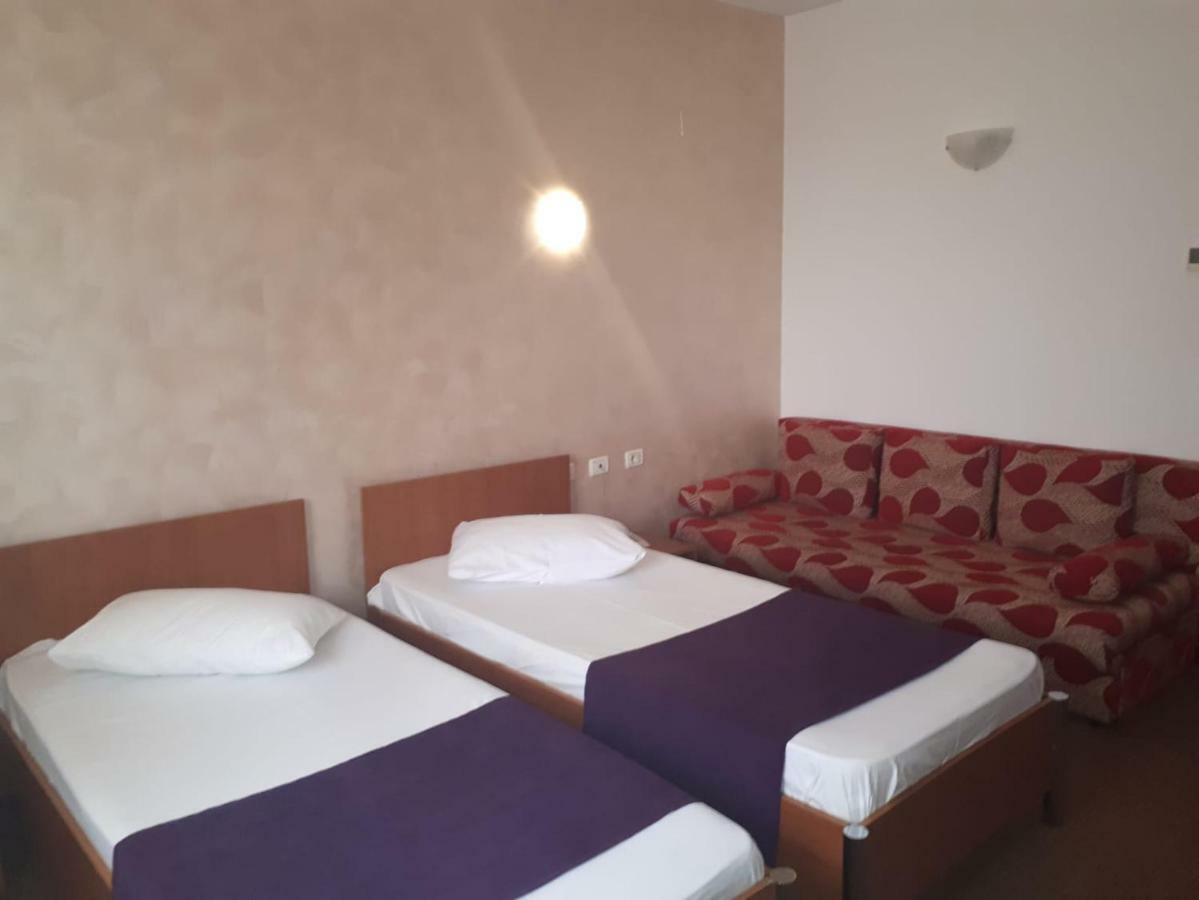 Hotel Flormang Krajowa Zewnętrze zdjęcie