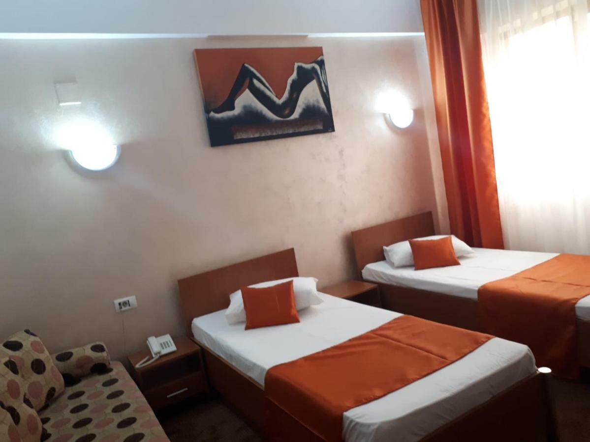 Hotel Flormang Krajowa Zewnętrze zdjęcie